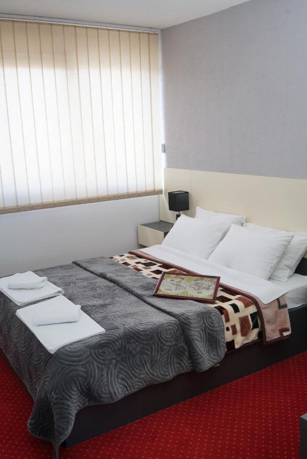Rooms S&S Milicevic u strogom centru Aleksandrovca Aleksandrovac Exterior foto